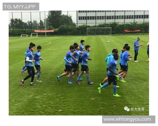 晨跑训练之路：揭秘足球球星的健康秘籍